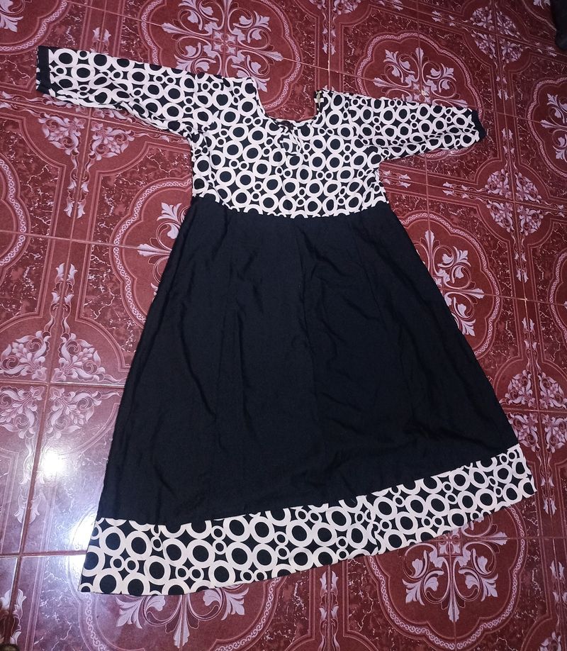 One Day Offer🥳🥳🥳   Black And White Umbrella Kurta