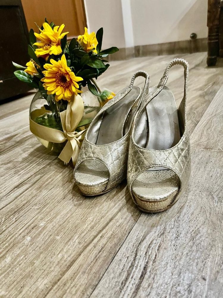 Elegant Gold Peep-Toe Heels