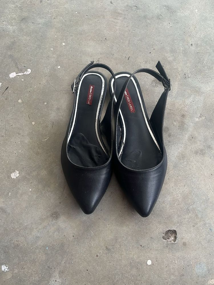Chic Black Slingback Flats