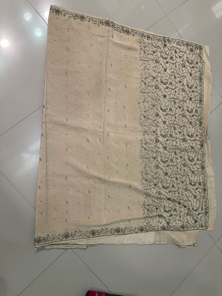Elegant Beige Saree With A Free Blouse