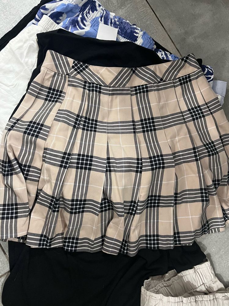 NWOT H&amp;M Tan Plaid Pleated Mini Skirt