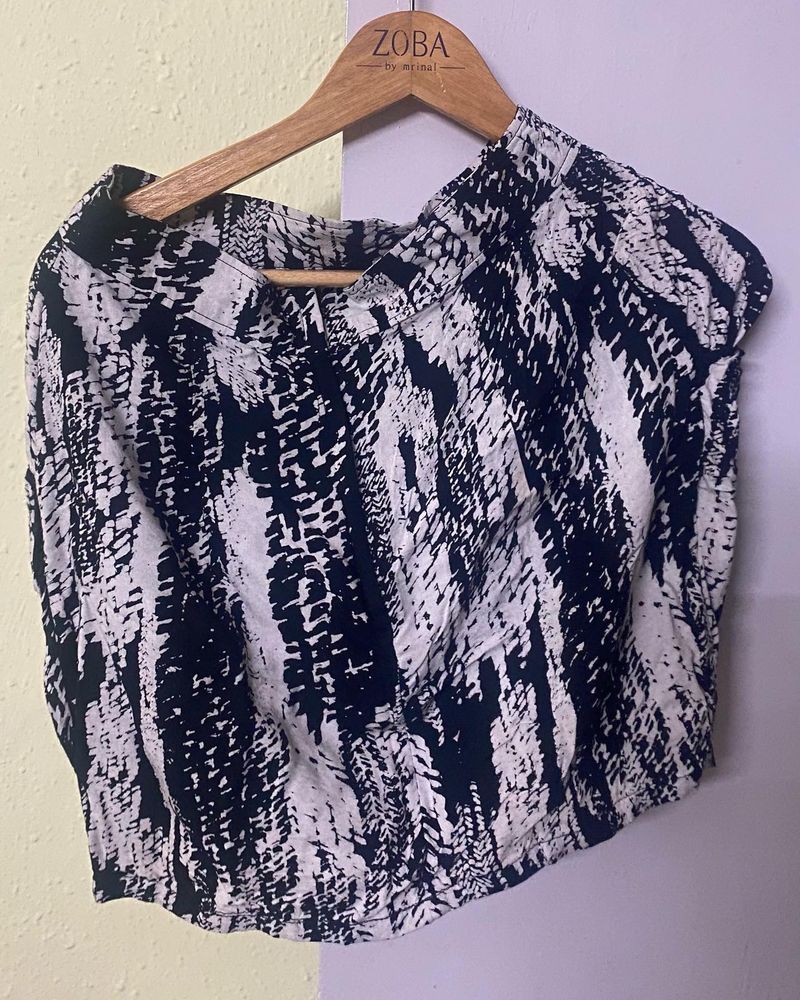 H&amp;M Mini Skirt ( Waist 28)