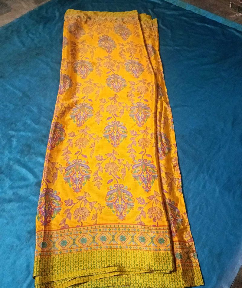 Beautiful Saree With Small Broder