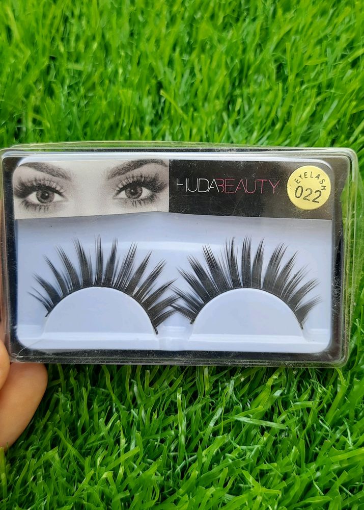 Huda Beauty Eyelash