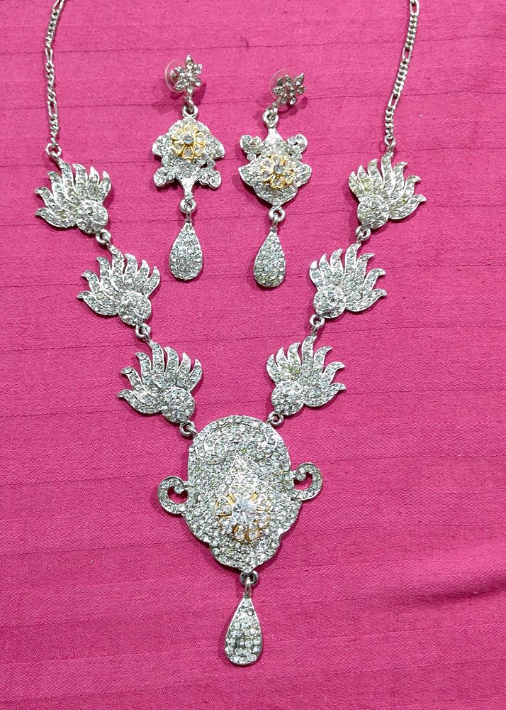 Beautiful And Stylish Wedding Wear Set Vth Earings