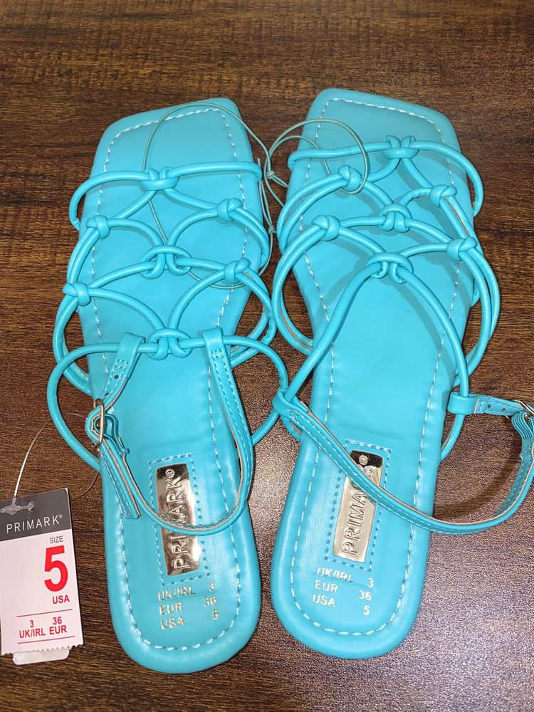 Flats for girls| Sandals| Stylish Flats| Modern Sandals| Footwear For Girls
