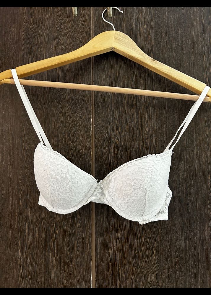 2 H&amp;M Black &amp; White Lace Bra
