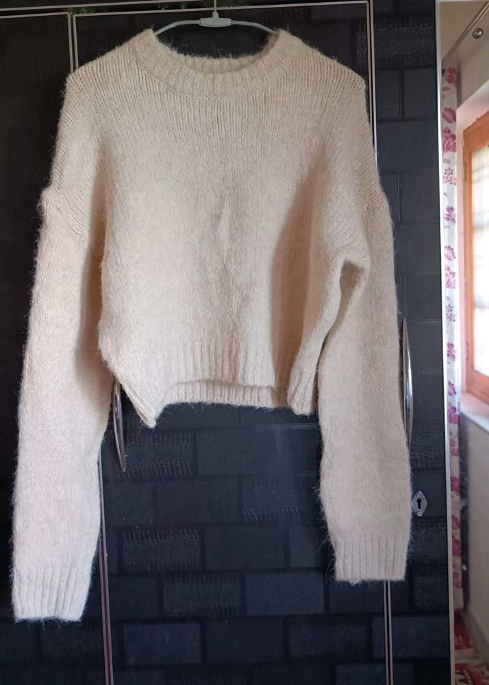 Off-white Boxy Short Sweater