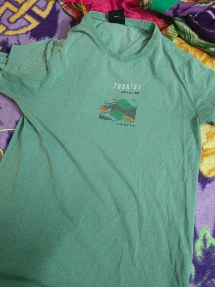 Tourist Graphic T-shirt