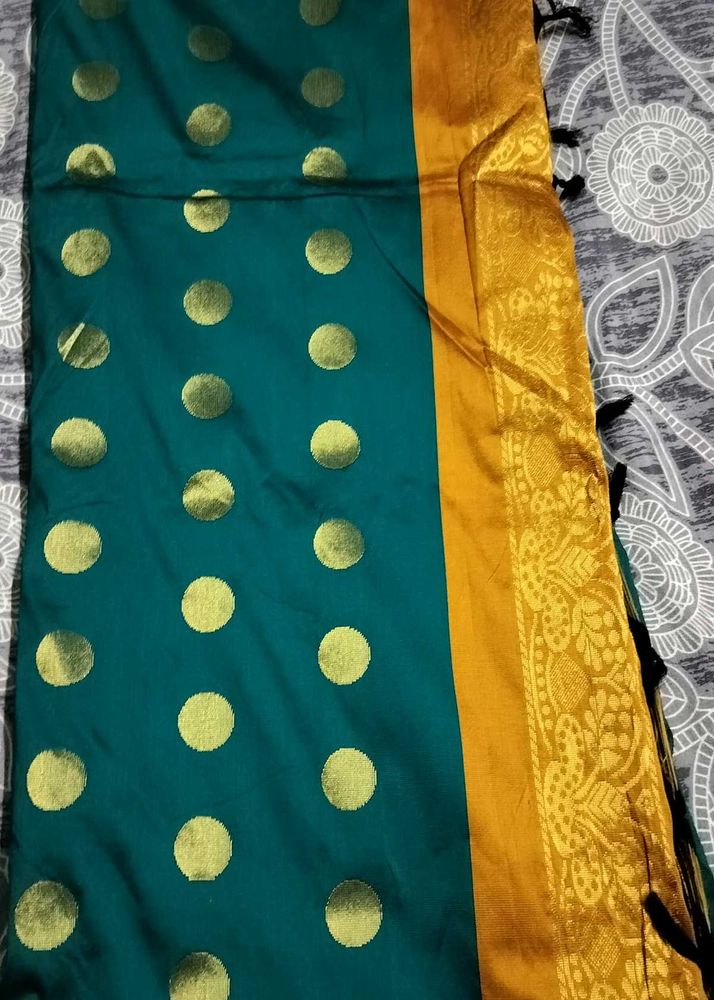 Traditional Saree Green With Gold Zari Pallu