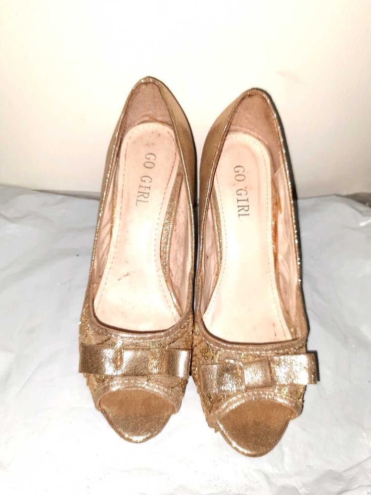 Go Girl Gold Bow Heels