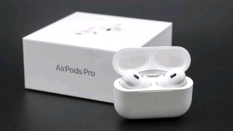 Apple AirPods Pro - Like New!