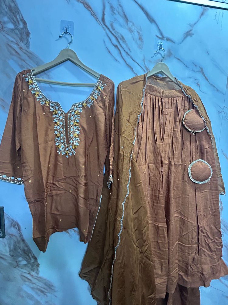 Handwork Suit with skirt