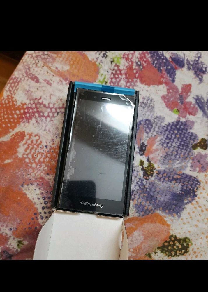 Blackberry Z3 Unboxed