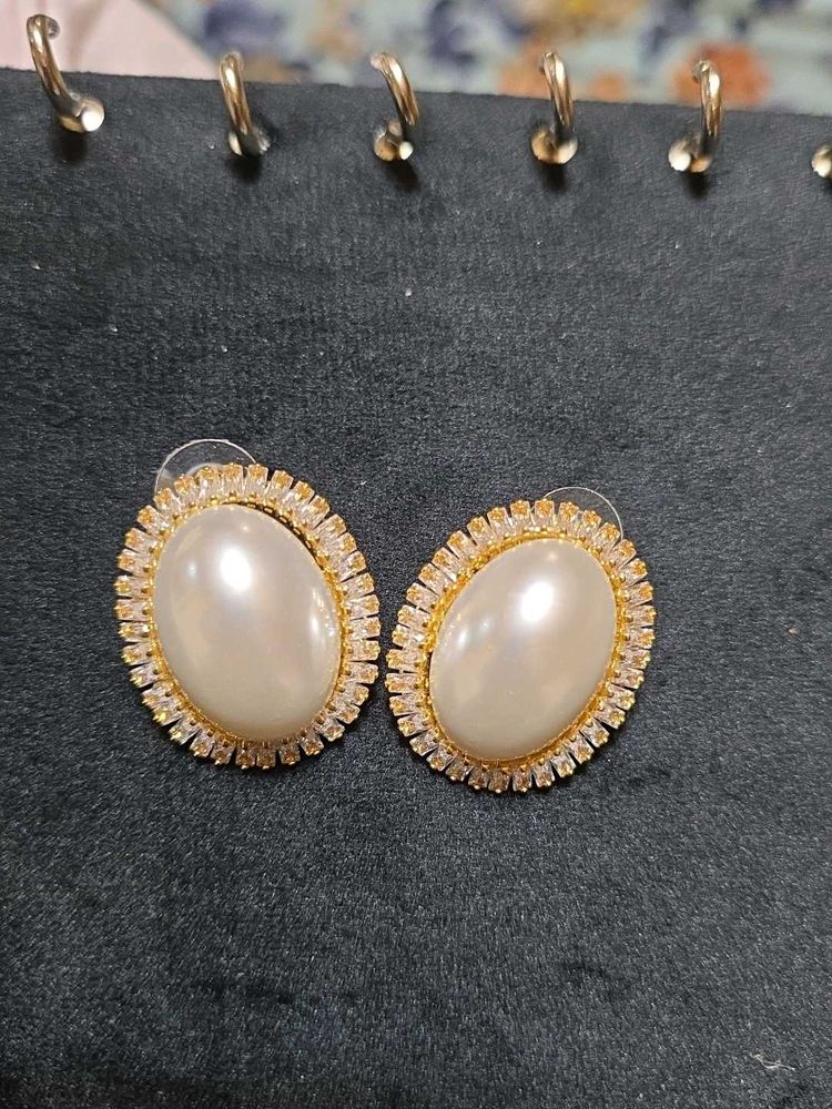 Oval Shape Pearl Swarovski Studs