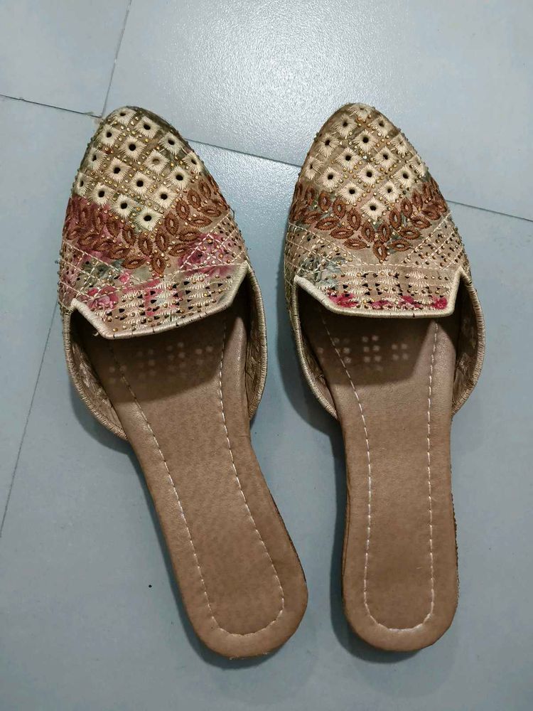 Embroidered Ethnic joothi shoe
