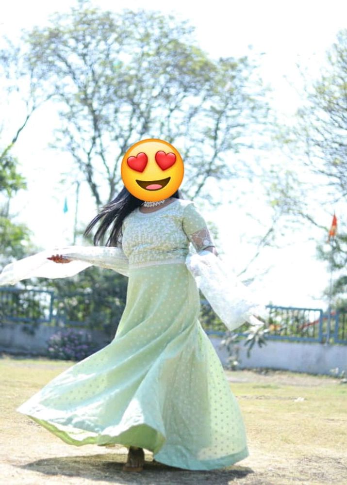 Designer  Pista Gaun