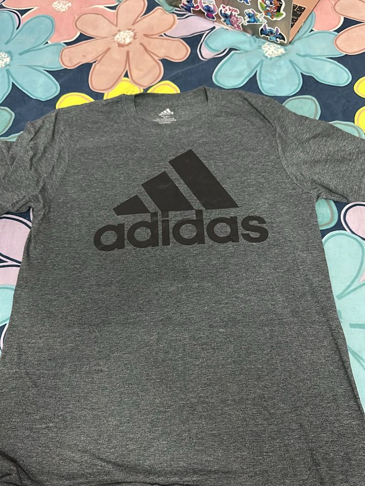 Adidas Tshirt