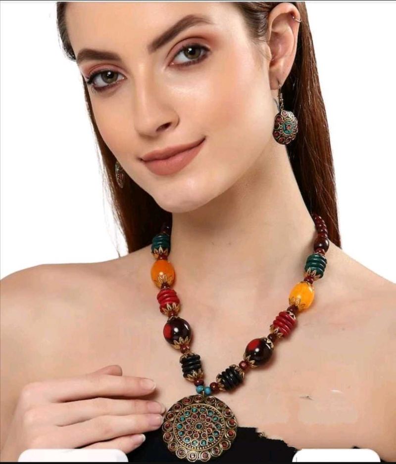 Handcrafted Multicolour Necklace Set.