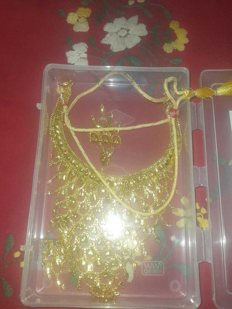 Elegant Gold Jewelry Set
