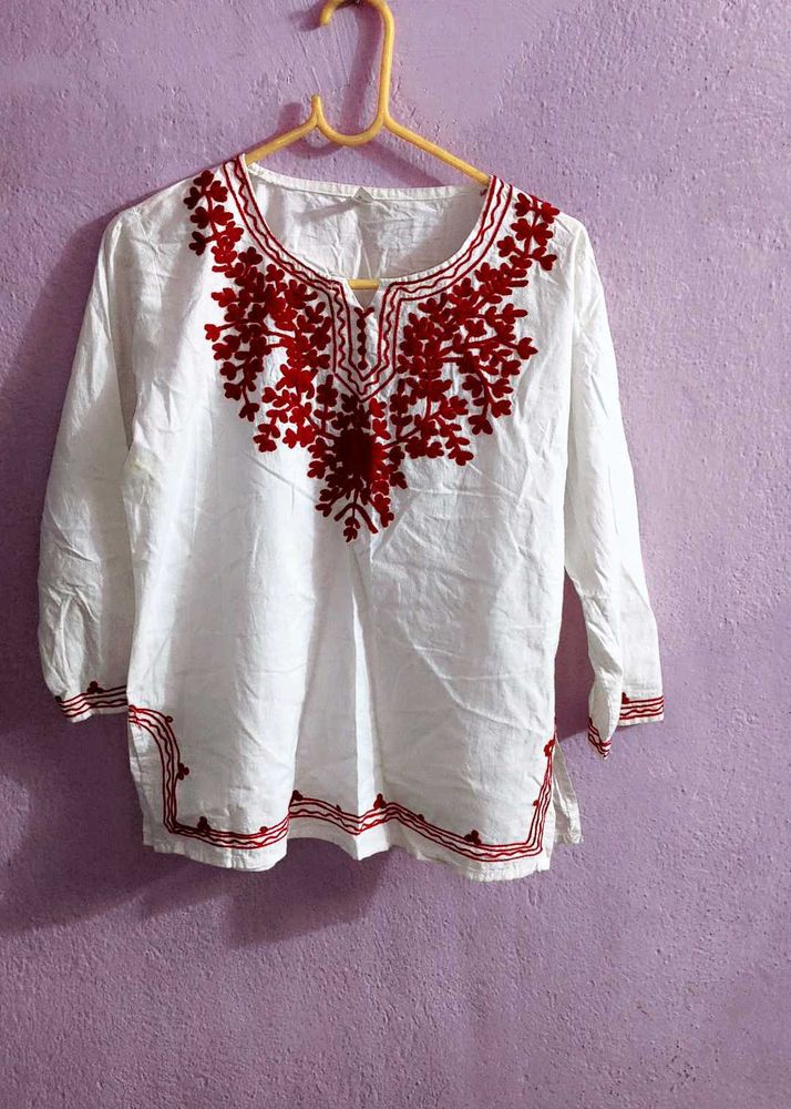 Embroidered White Top🩷✨