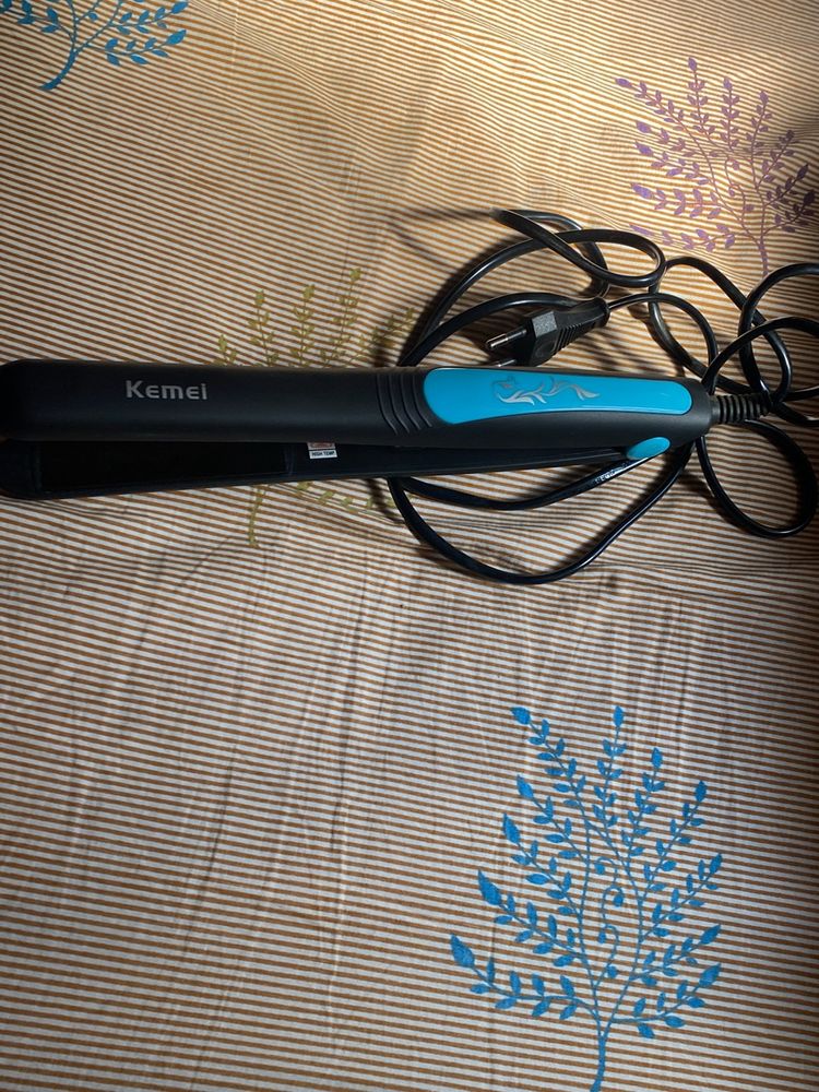 woman hair straightener