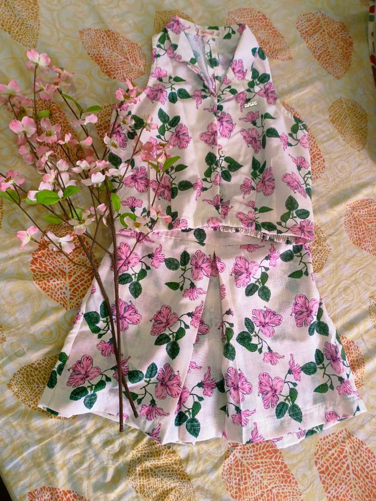 Sleve Less Top With Skirt