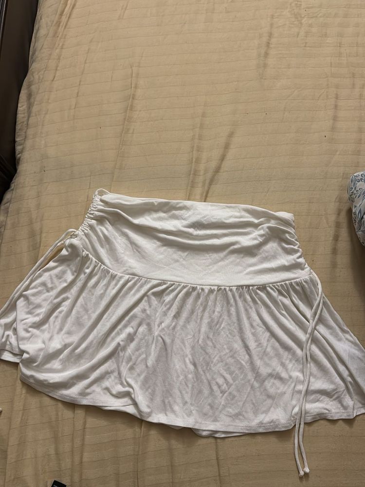 Brand New H&amp;M White Mini skirt