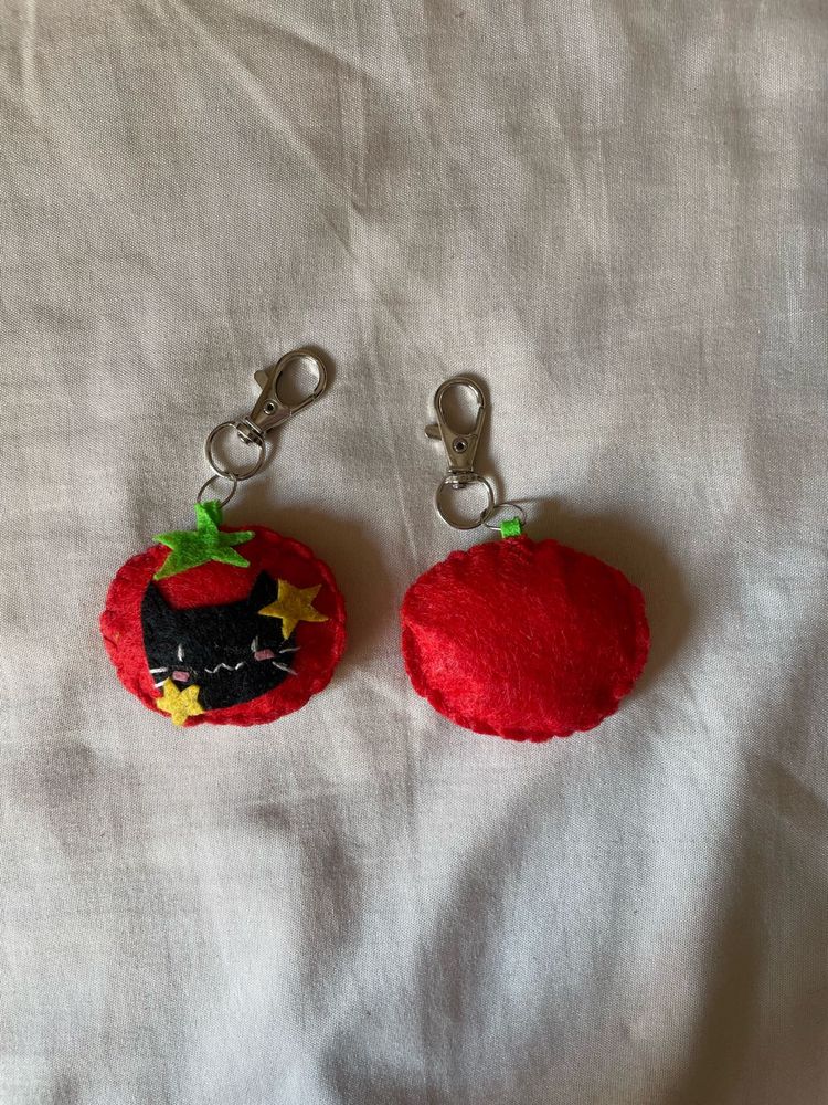 Cute handmade felt keychain 🍎💗😘