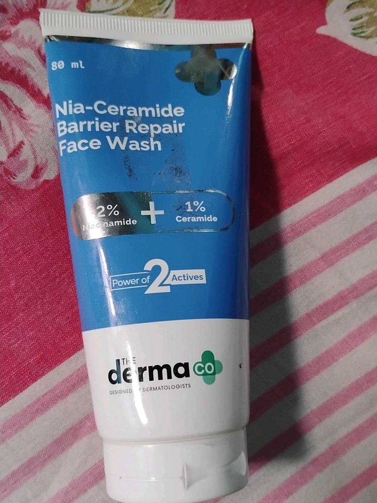 The Derma co nia_cermaide barrier repair facewash