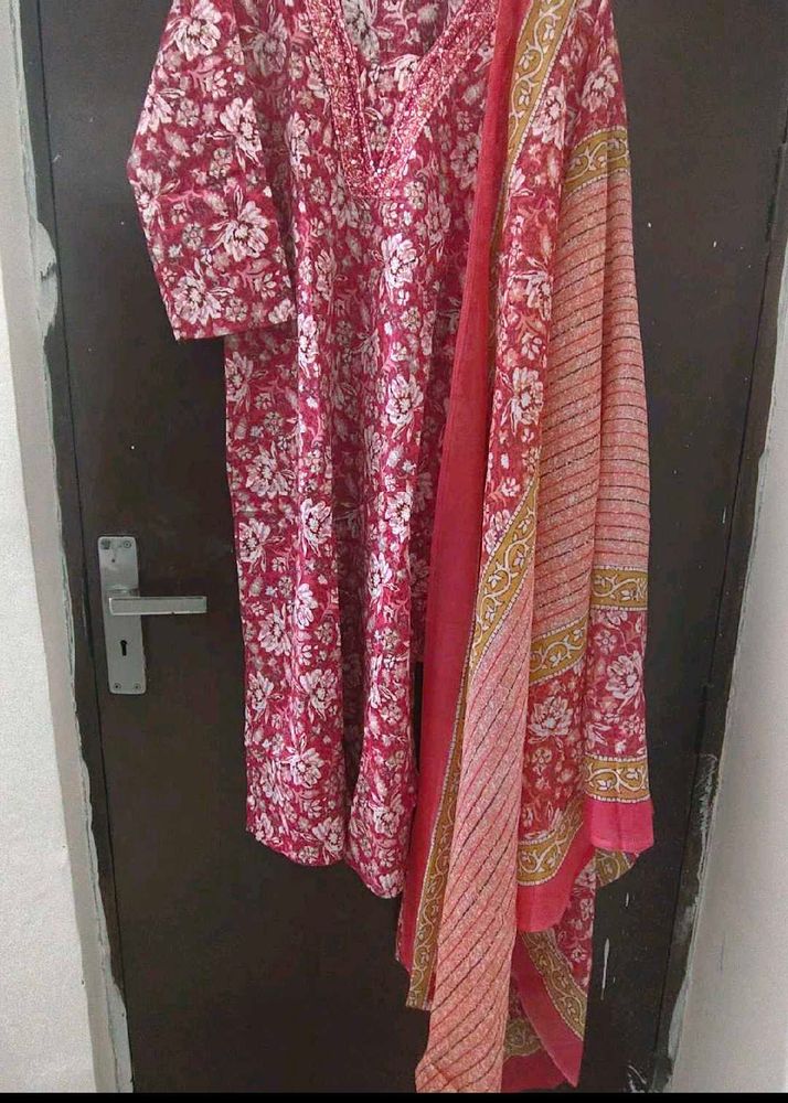 Slightly Used Kurti Pant Dupatta Set