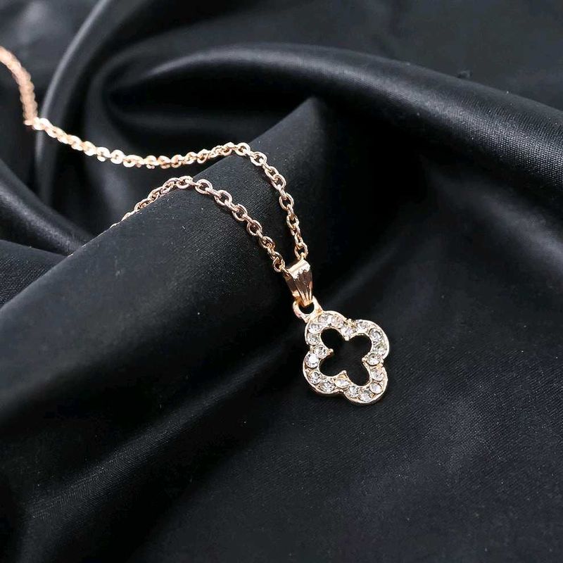 Clover Pendant Necklace