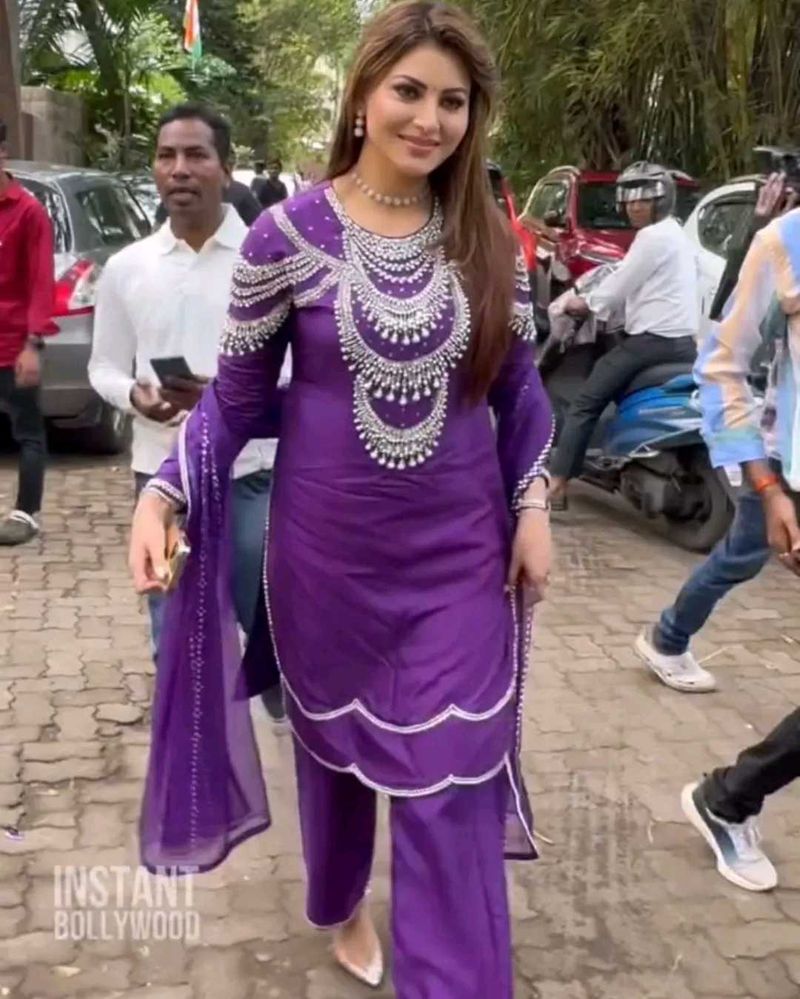 Urvashi Kurta Set Dupatta