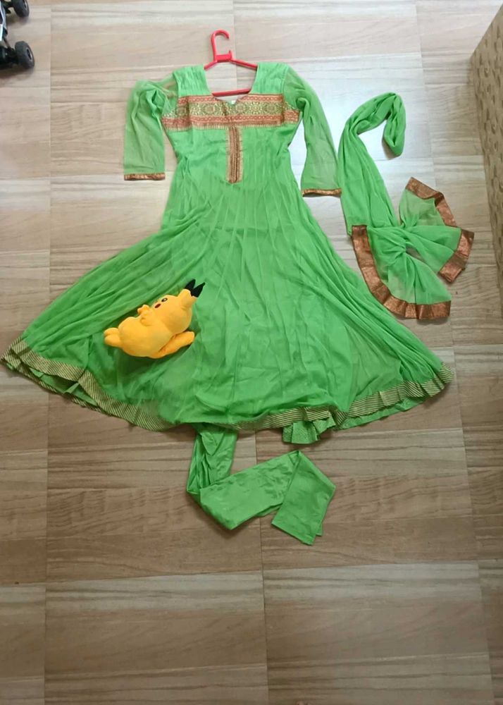 Green kurta and salwar with chunni