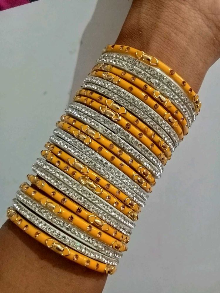 BANGLES SETS....🤌❤️✨
