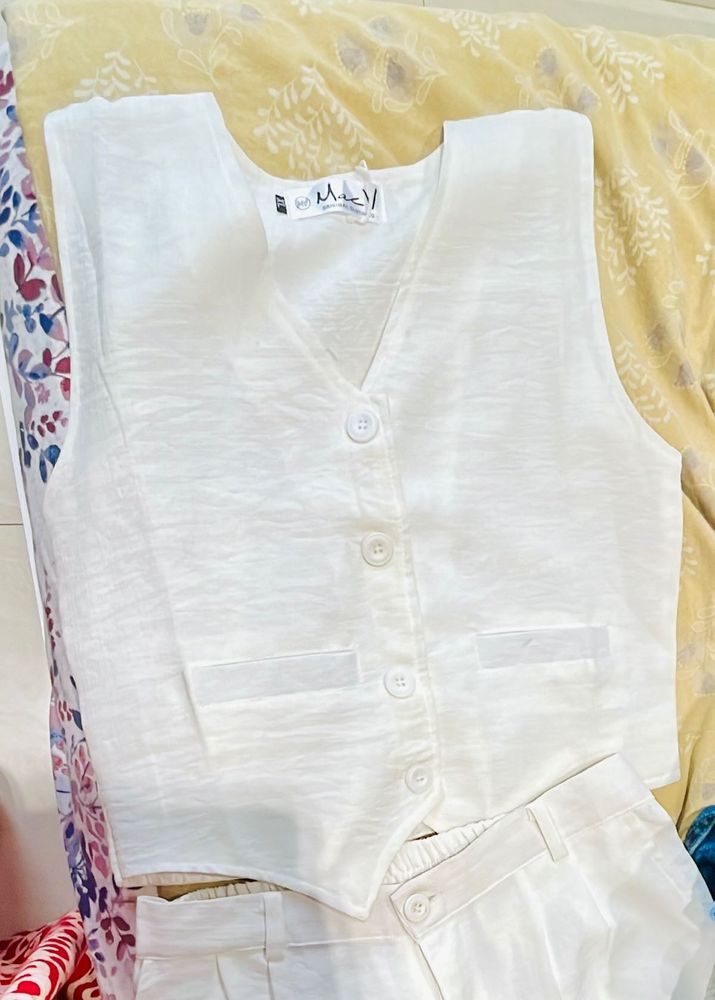 Chic White Vest &amp; Pants Set