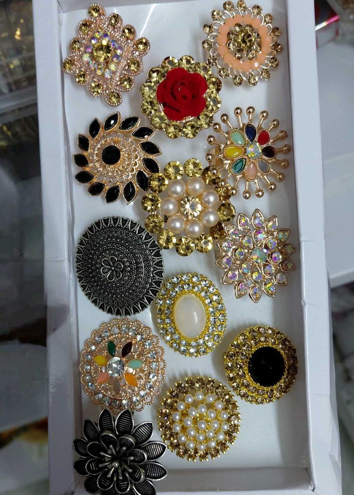 Assorted Decorative Brooches (Set of 13)