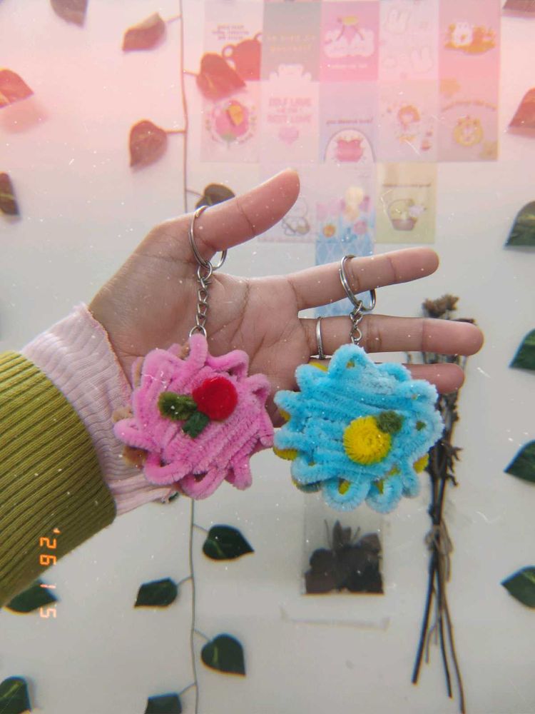Fluffy Flower Keychains (Set of 2)🩷💙