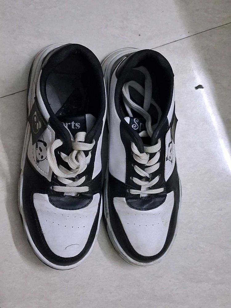 Stylish Black &amp; White Sports Shoes