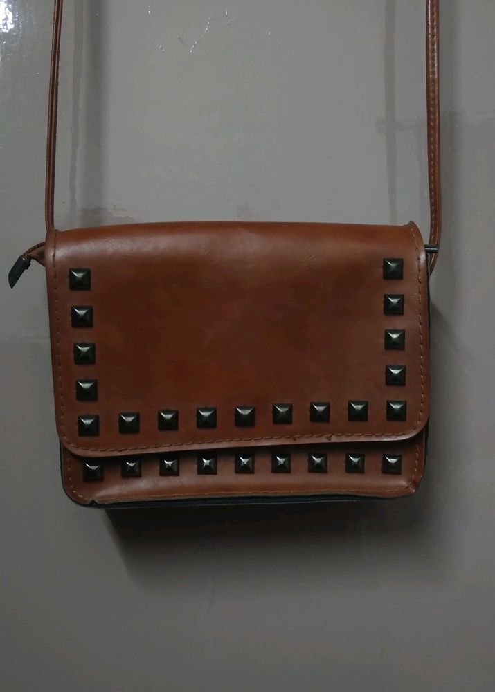 Sling bag 👀