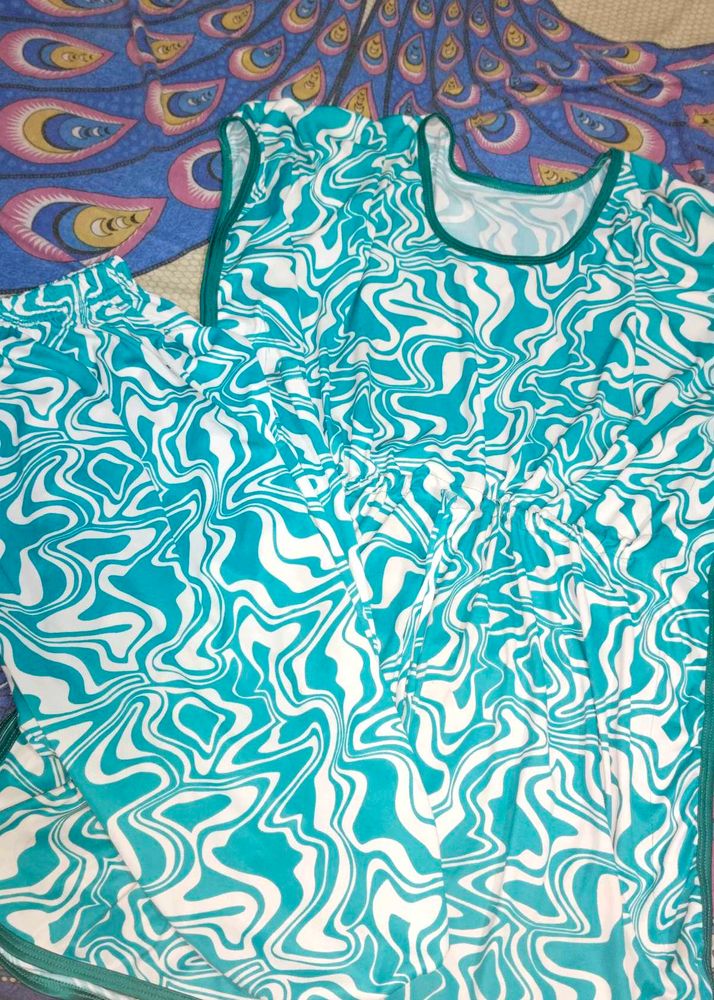 Blue &amp; White Swirl night Suit