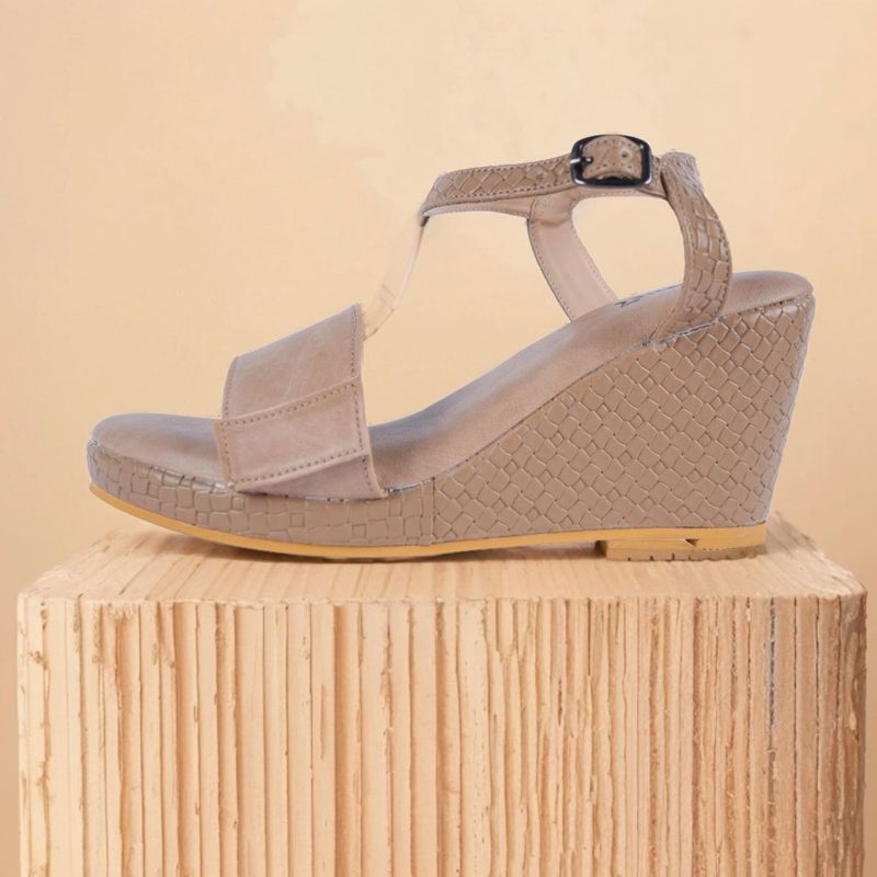 Wedges With Multi-stylin Straps