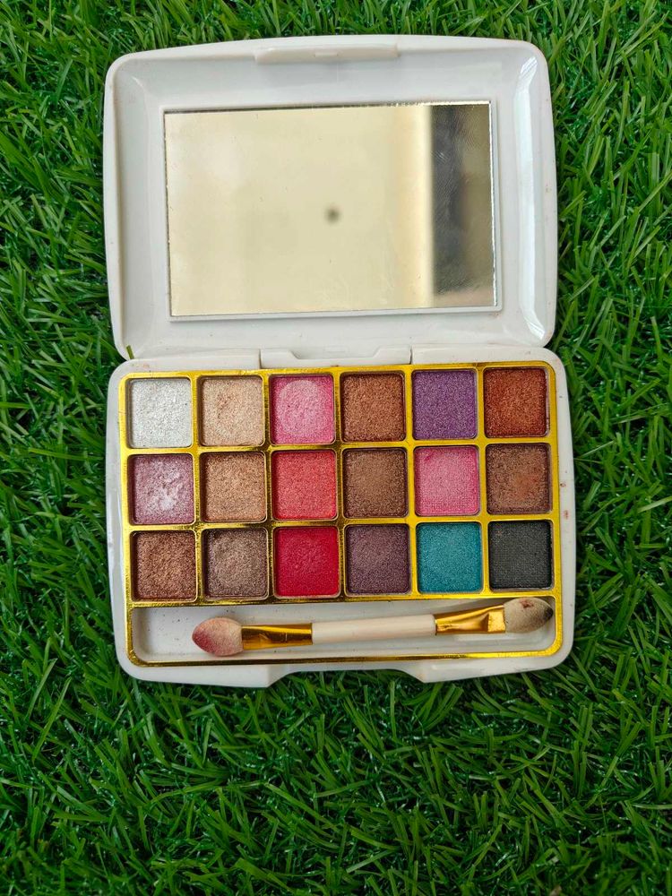 Colorful Eyeshadow Palette - 18 Shades!