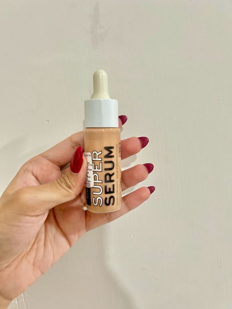 Makeup Revolution Hyaluronic Acid Foundation