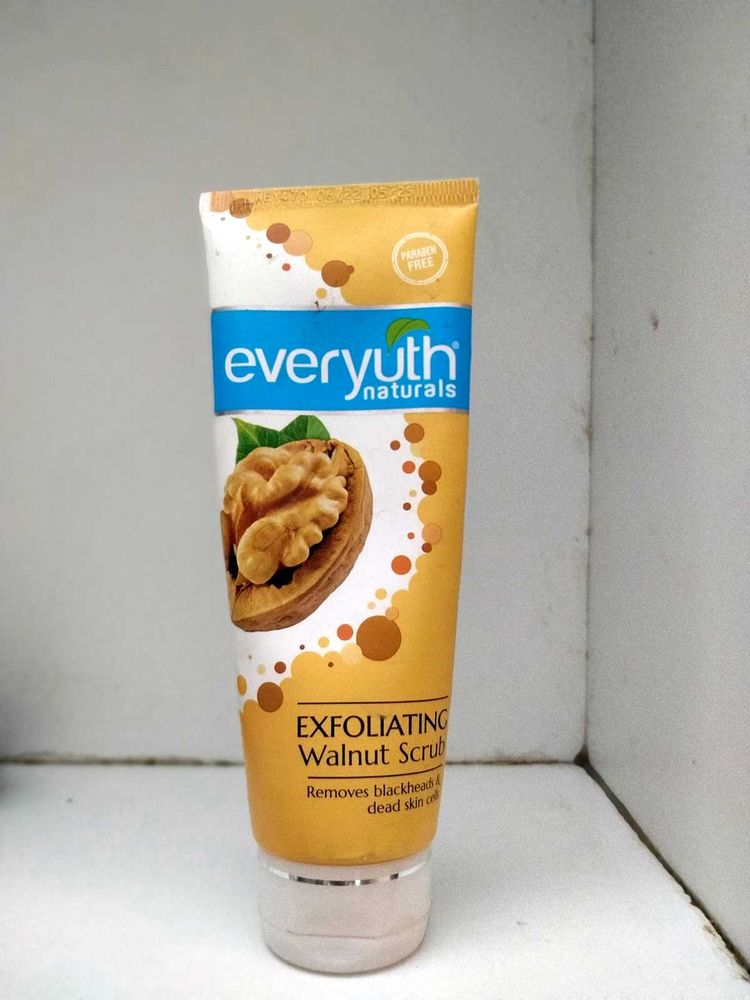 Walnut scrub for Smooth Face 😍