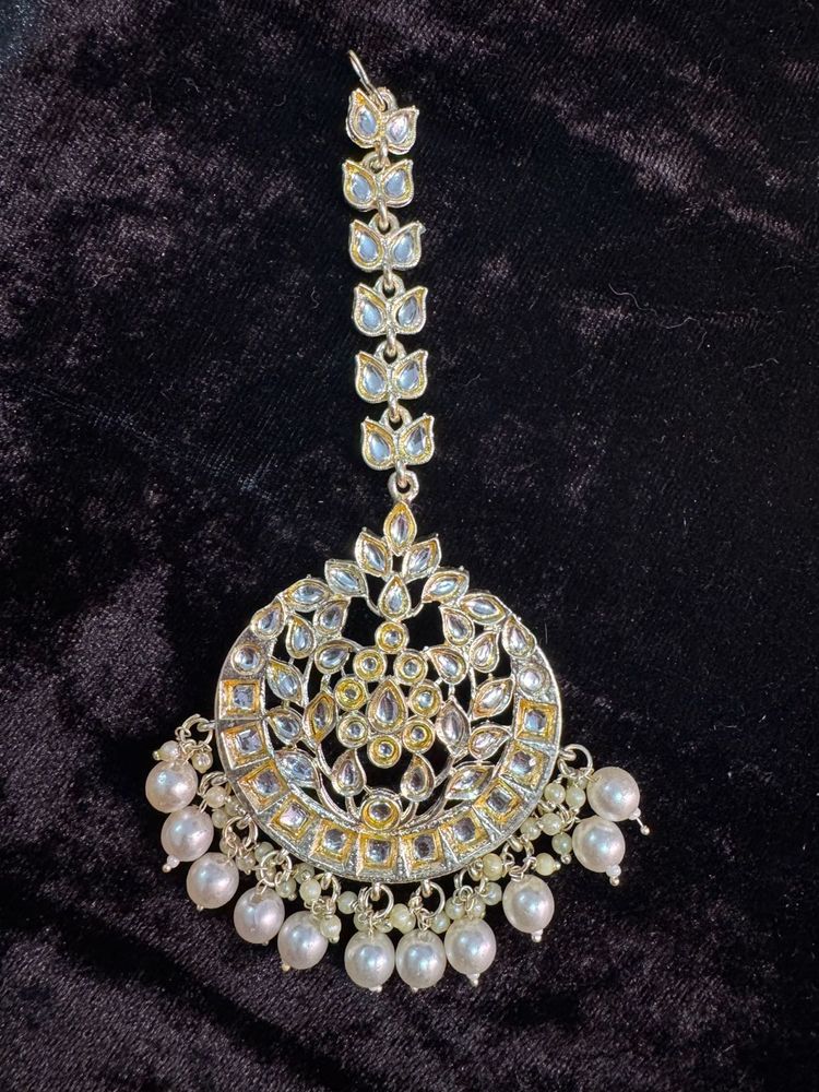 Elegant Kundan Tikka