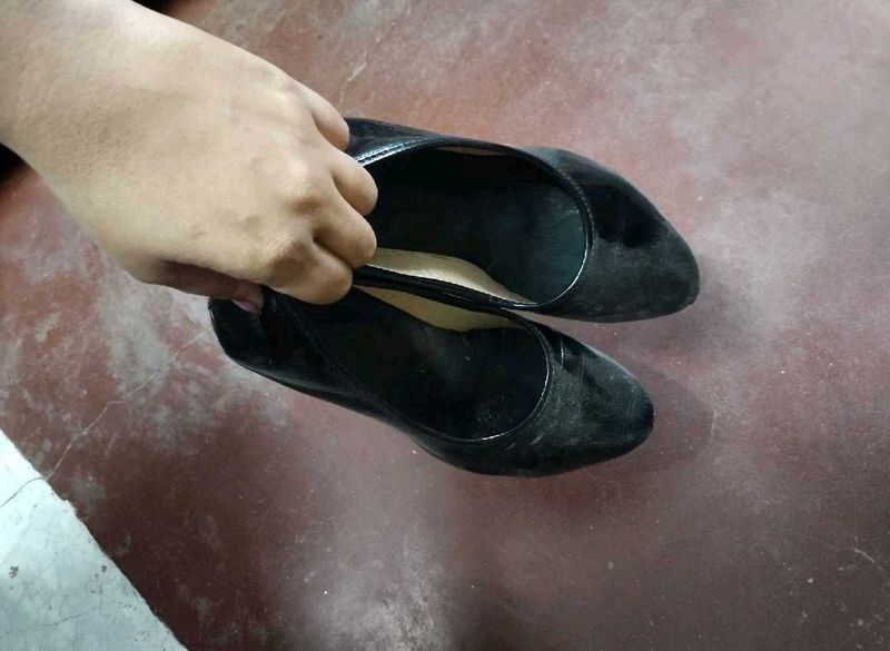 used Black Heels for women
