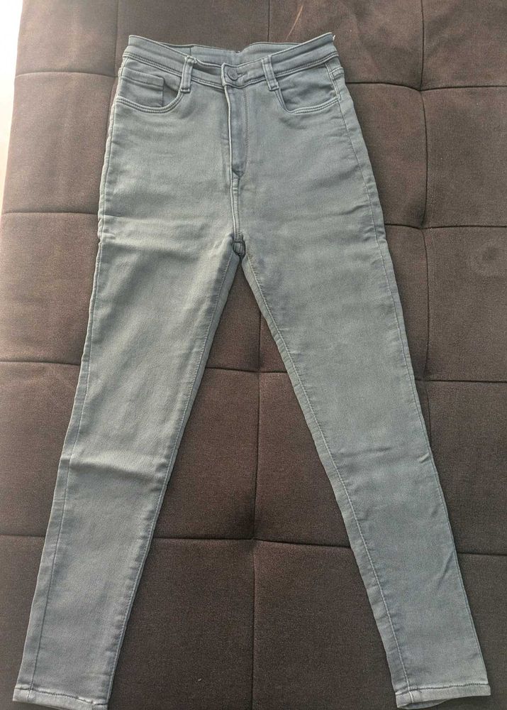 Gray High-Waisted Skinny Jeans