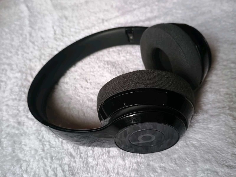 Beats Solo 3 Headphones for iPhone &amp; iPad
