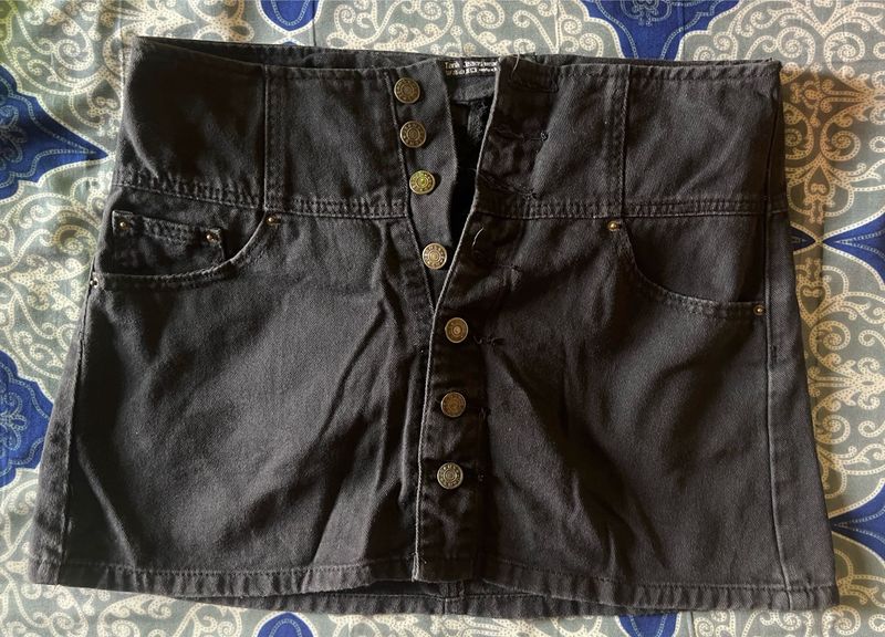 BLACK HIGH WAISTED DENIM SKORT